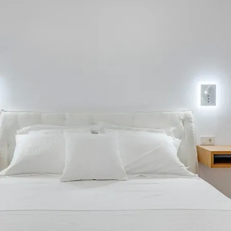 White Loft Syros Apartment